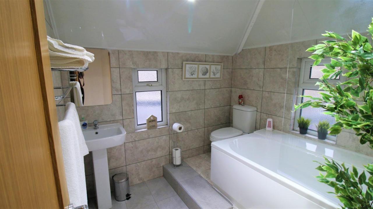 Free Local Parking - Fast Wifi - Sleeps 10 Guests By Property Promise Cardiff Luaran gambar